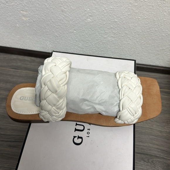 Guess Women's Raign Puffy Woven Flat Sandals - Picture 5 of 7